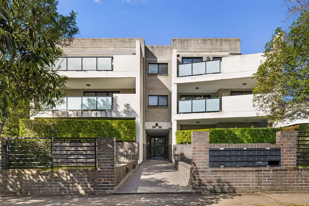 Homebush West 2कमरा Refined Penthouse Living Across a Fully Renovated 131sqm Residence