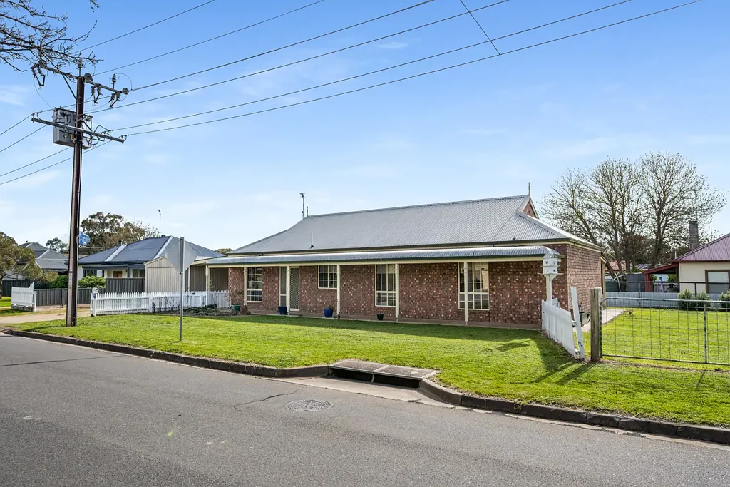 Naracoorte 3ਬੈੱਡਰੂਮ A Welcoming Corner Home with Space, Convenience and Investment Appeal
