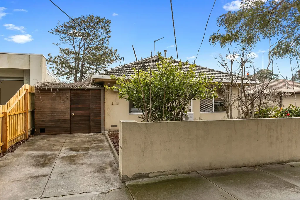 Altona 2 Bedroom Street Facing, Superbly Positioned