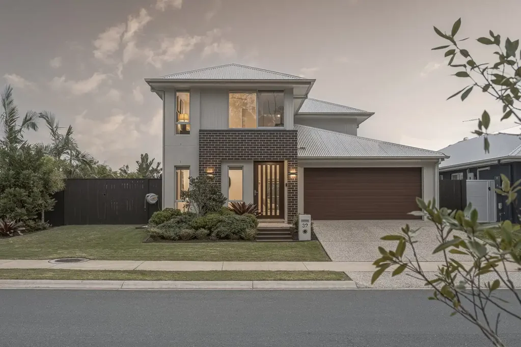 Burpengary East 4房  THE OFFER: Luxury. Quality. Lifestyle.