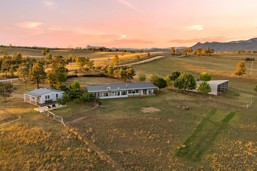 Glen Alice  Epic Views. Productive Country. Two Homes.