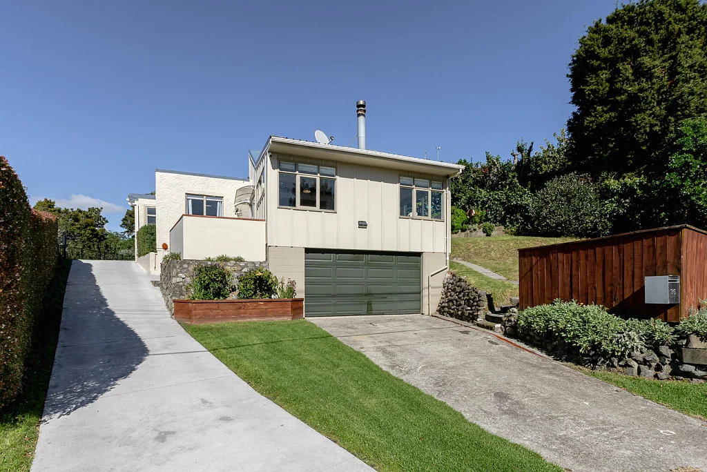 Raumati South 3房  Charming Coastal Living in Raumati South