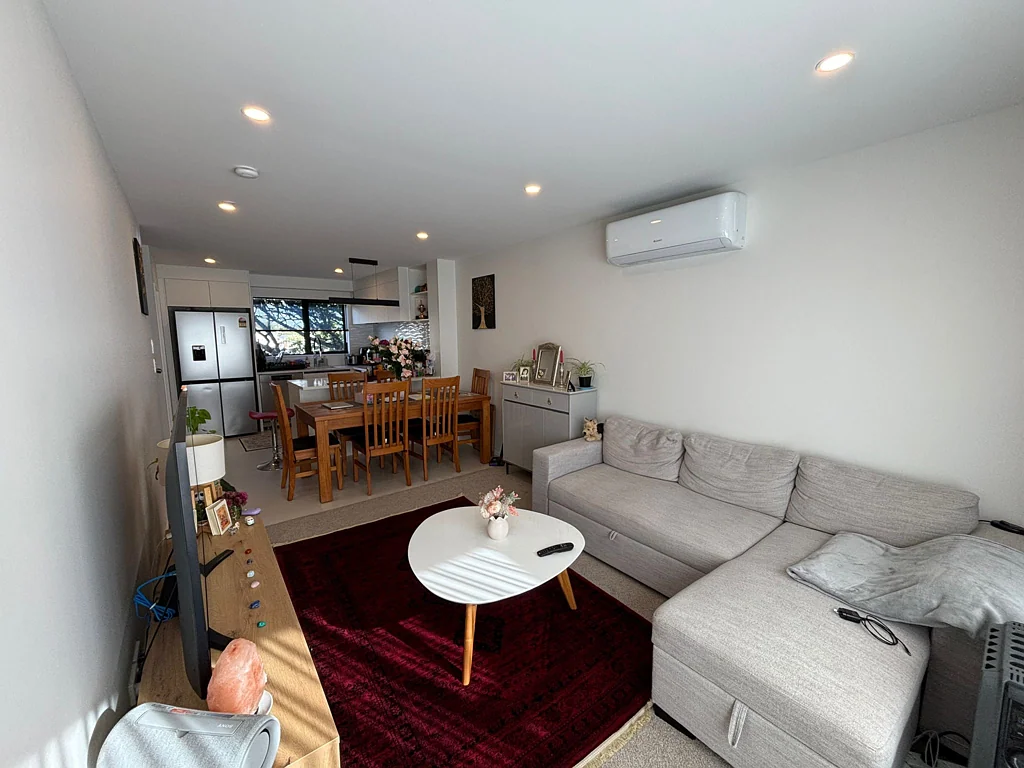 Stylish Near-New Family Living in a Prime Pakuranga Location