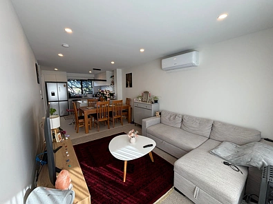 Stylish Near-New Family Living in a Prime Pakuranga Location