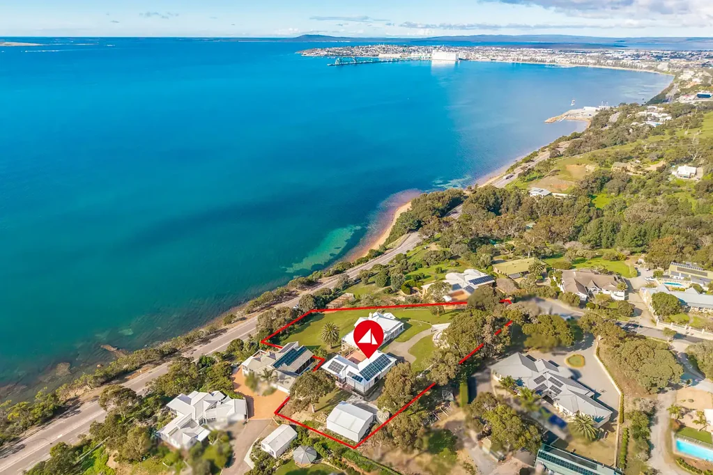 Port Lincoln 4chambre Luxury Family Home with 180° Ocean Views, Large Shed & Entertaining Pavilion