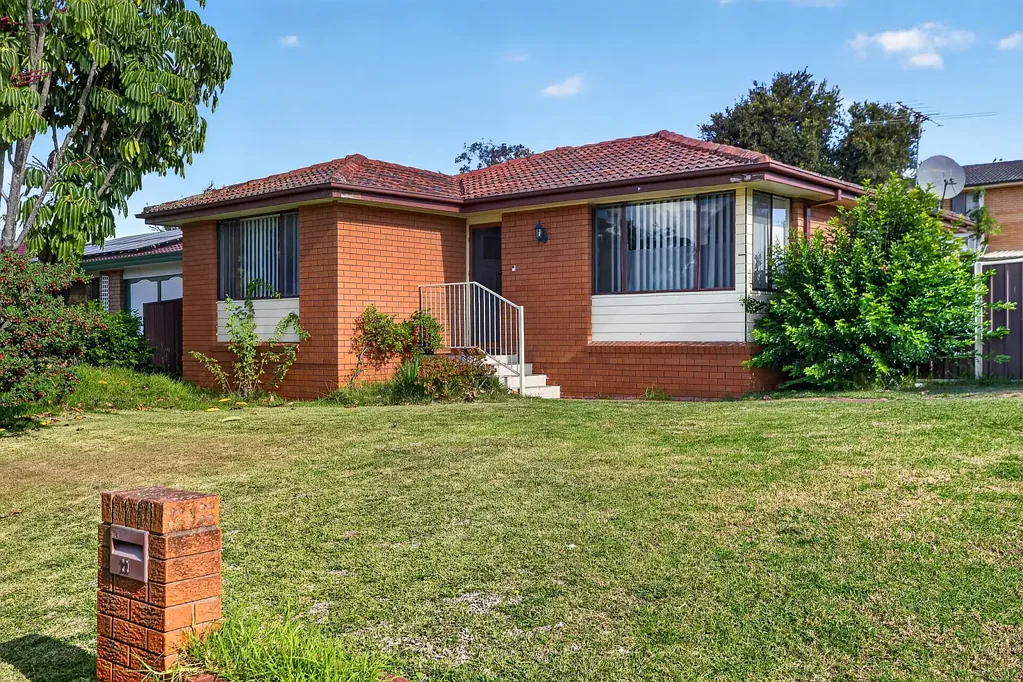 11 Kookaburra Street, Ingleburn, NSW 2565