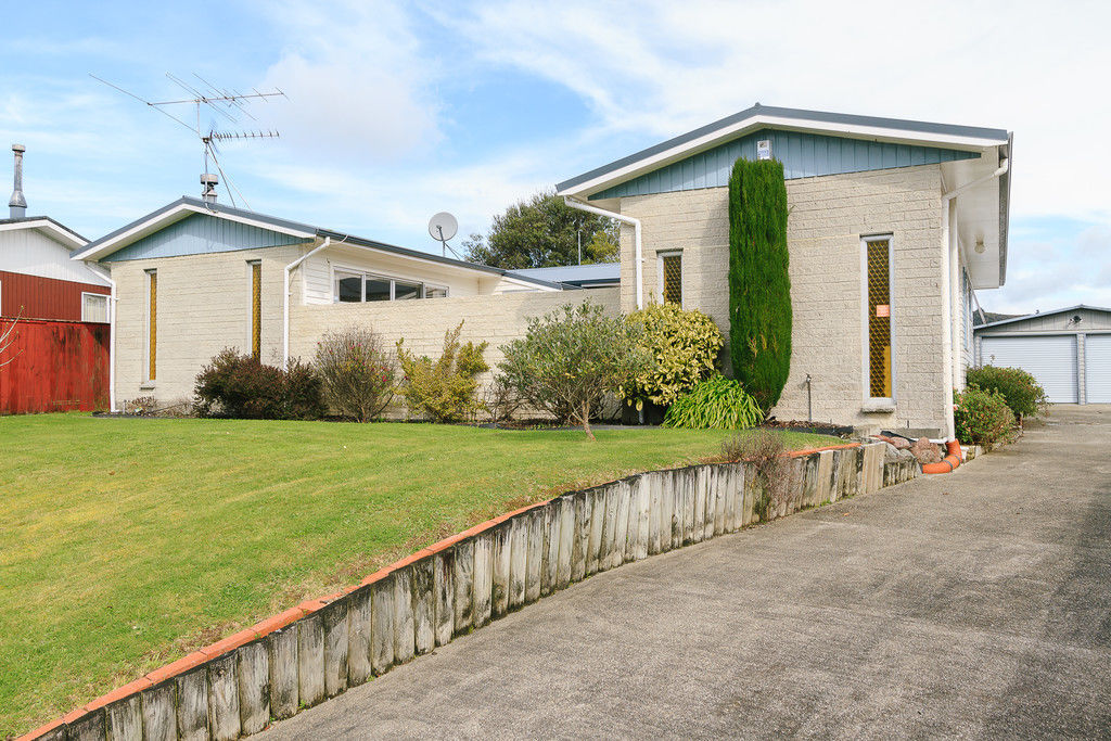 16 Brightwater Crescent, Totara Park, Upper Hutt, 4 habitaciones, 2 baños