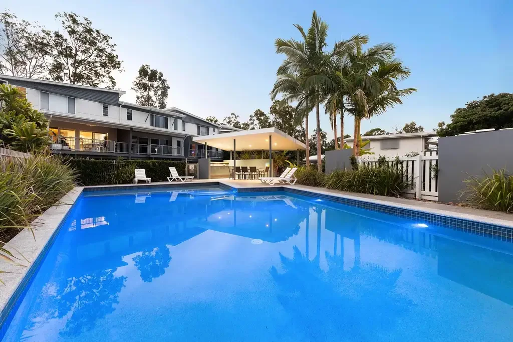 Mudgeeraba 3房  Resort Style Living - Secure Boutique Community - Walk to Schools, Shops & More!