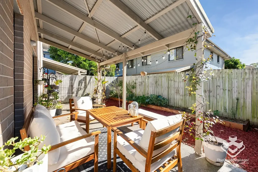 Ellen Grove 3침실 Rare Street-Facing Townhouse - Privacy, Space & Move-In Ready Living