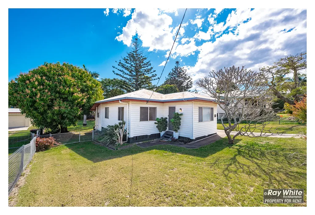 Renovated Cute Cottage Living!