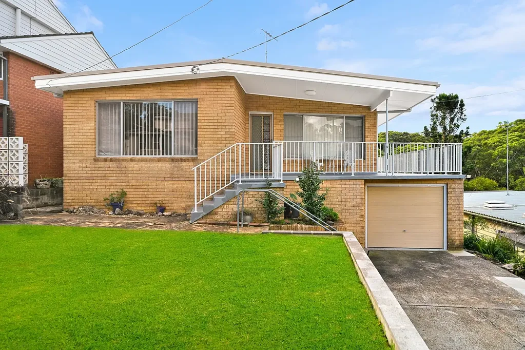 Family Home Located in Peakhurst Heights