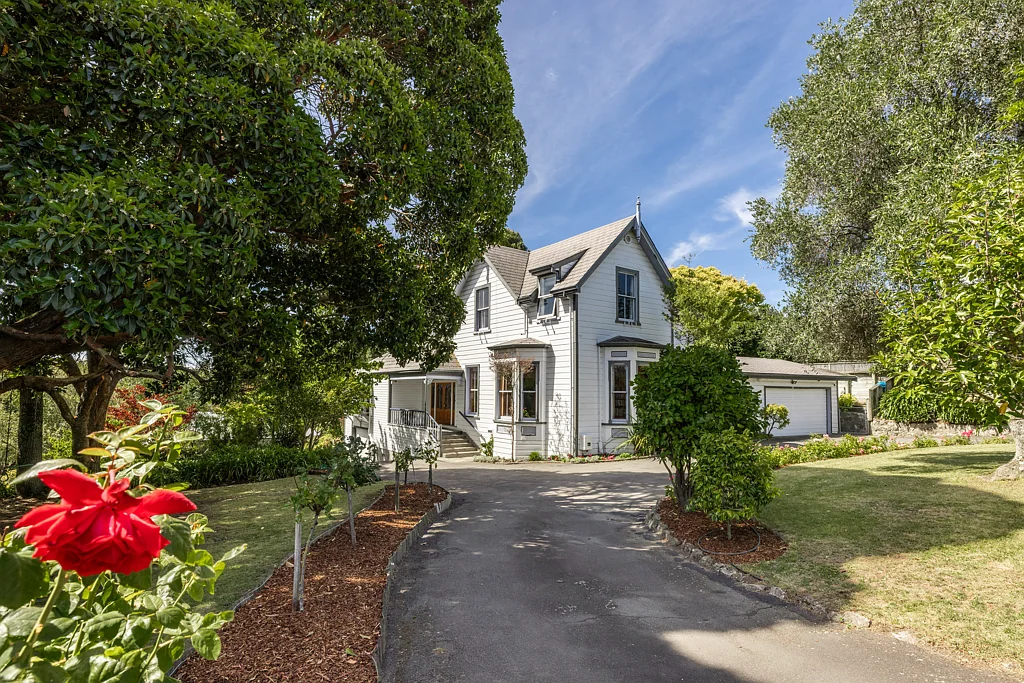 Napier Hill 5ਬੈੱਡਰੂਮ Family Home with Subdivision Potential
