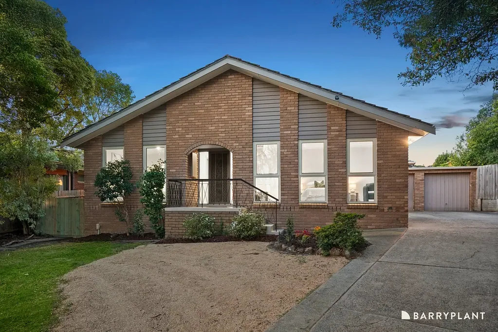 Wantirna 4બેડરૂમ Generous Family Living in a Peaceful Setting
