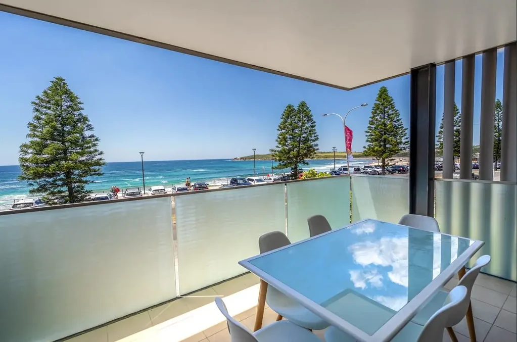 Bright & Breezy 2-Bedroom Apartment Opposite Maroubra Beach