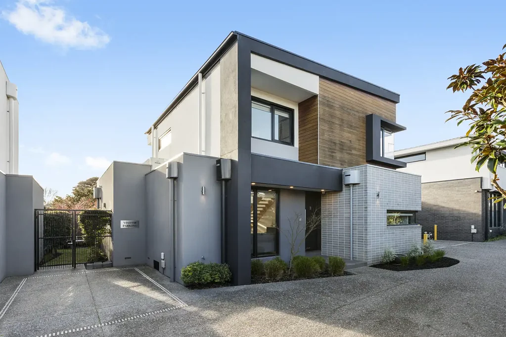 Parkdale 4 Slaapkamer Architectural Elegance in a Coveted Parkdale Enclave