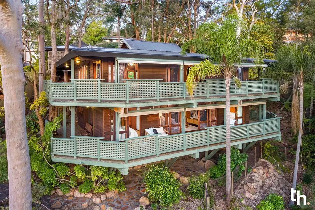 Warners Bay 5 Bedroom Endlessly Charming Escape with Enticing Lake Views