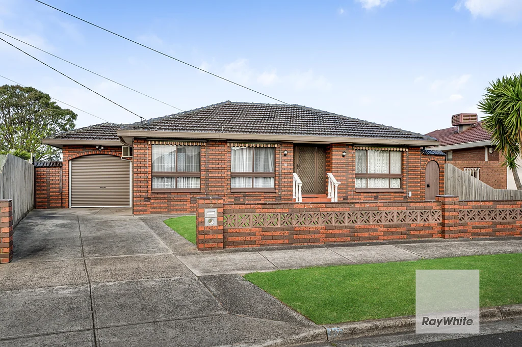 38 Henley Drive, Gladstone Park, VIC 3043
