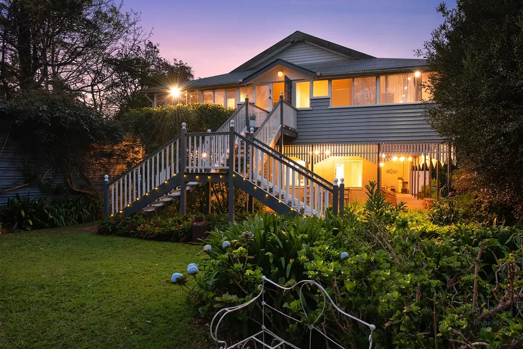 Maleny 5બેડરૂમ Historic Queenslander, Private Gardens & Versatile Dual Living
