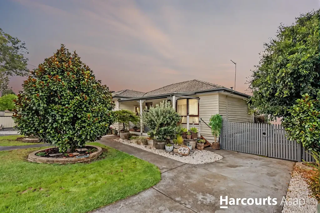 17 Albert Road, Hallam, VIC 3803