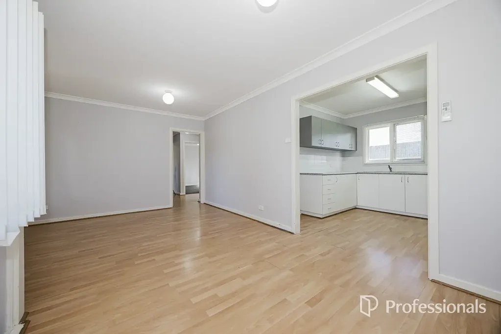 Girrawheen 3房  LARGE 750SQM BLOCK WITH SPACIOUS BACKYARD