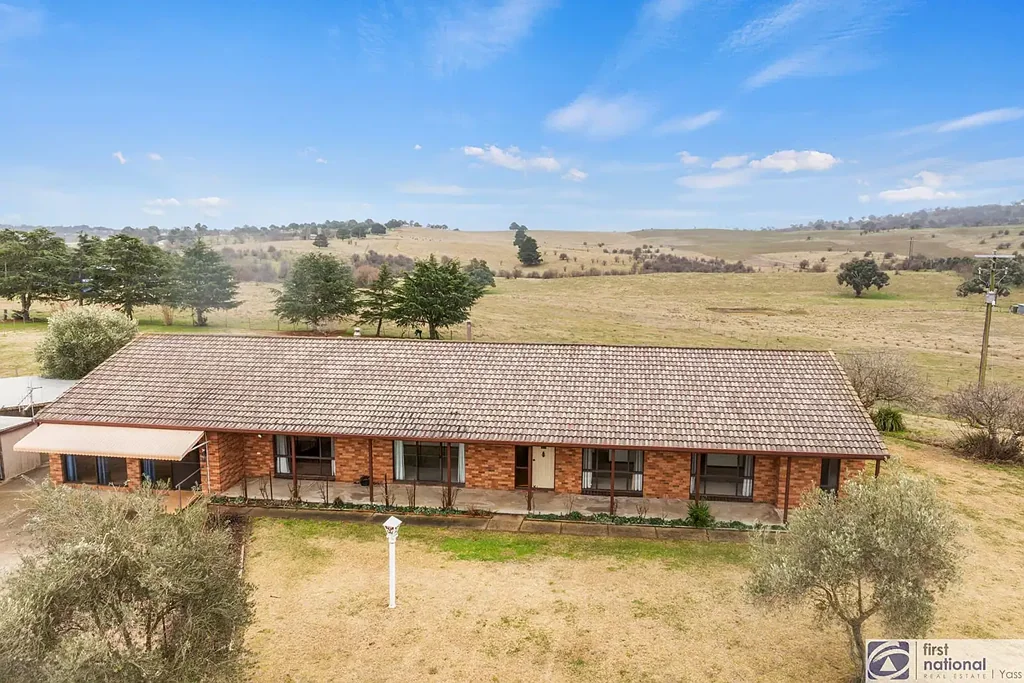 SPACIOUS RURAL LIVING