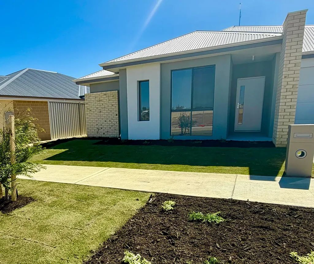 16 Uluwatu Crescent, Eglinton, WA 6034