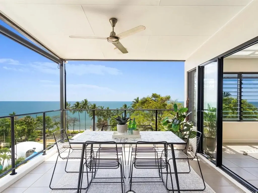 Trinity Beach 2房  Uninterrupted Coral Sea Views | Boutique Beachside Living