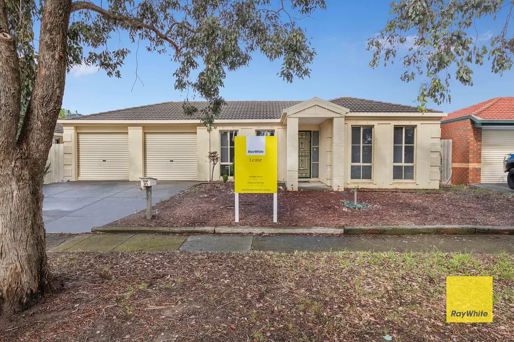 Modern Design & Prime Location - Your New Home in POINT COOK