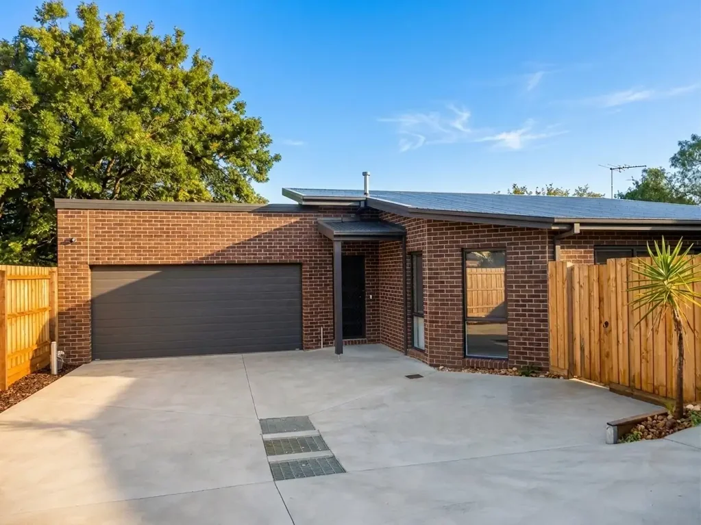 2/28 Broadhurst Road, Pakenham, VIC 3810, 3 Bedrooms, 2 Bathrooms, Unit
