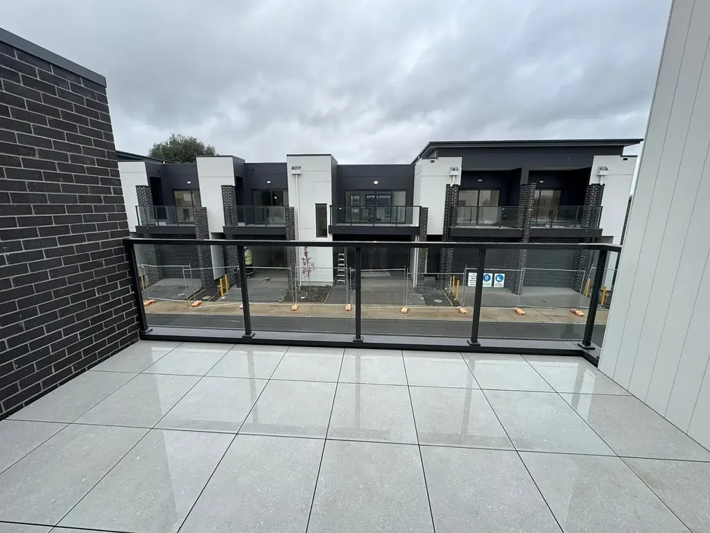Brand-New Townhouse - (WALK TO MERNDA STATION)