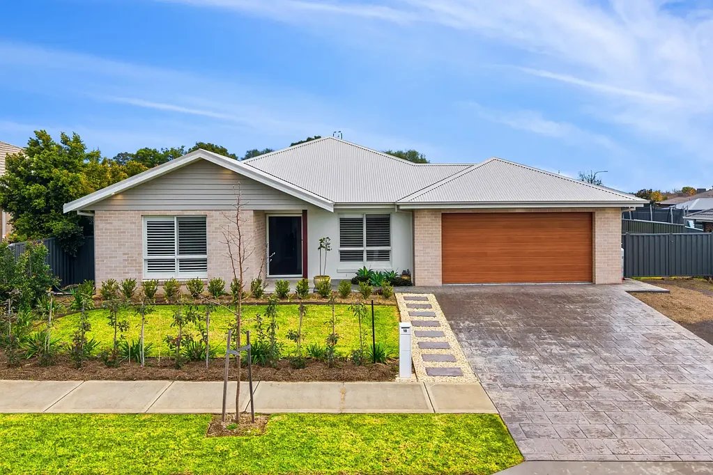 Tamworth 4 Bedroom MODERN FAMILY HOME ON 1143m2