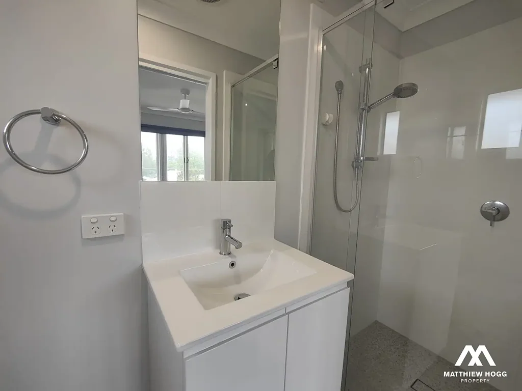 Fresh and Modern 1 Bedroom Studio (Bills Included)