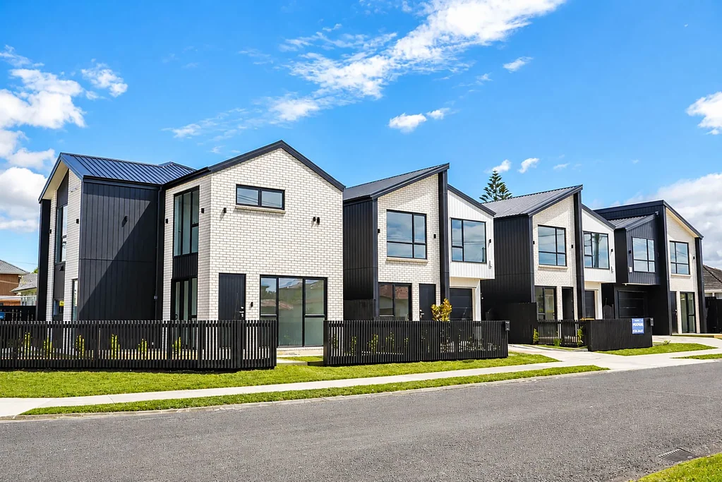 Mangere East 4Kwarto NO SHARED DRIVEWAY – YOUR OWN STREET FRONT HOME!