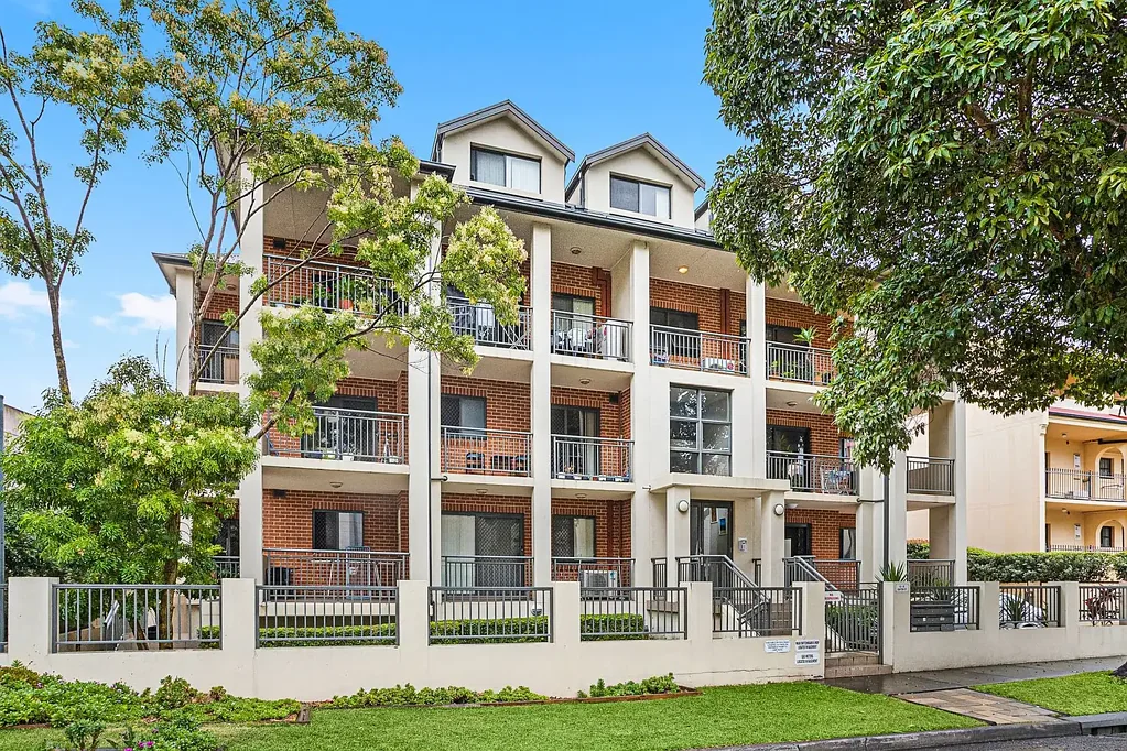 2 Bedroom unit with oversized courtyard