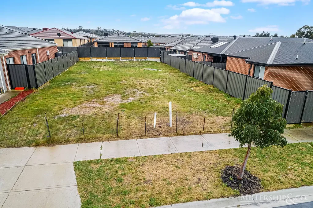 Wallan  NEAR LEVEL, NO EASEMENT & READY FOR YOU TO BUILD.