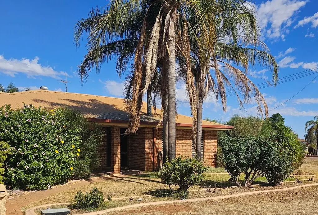 Spacious 4-Bedroom Family Home with Pool