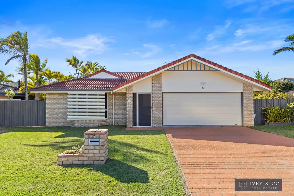 Urraween 4房  Private Family Living with Pool, Shed & Central Location