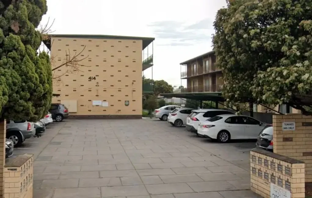 Brooklyn Park 2Kwarto Solid Brick 2BR Unit in Sought-After Brooklyn Park