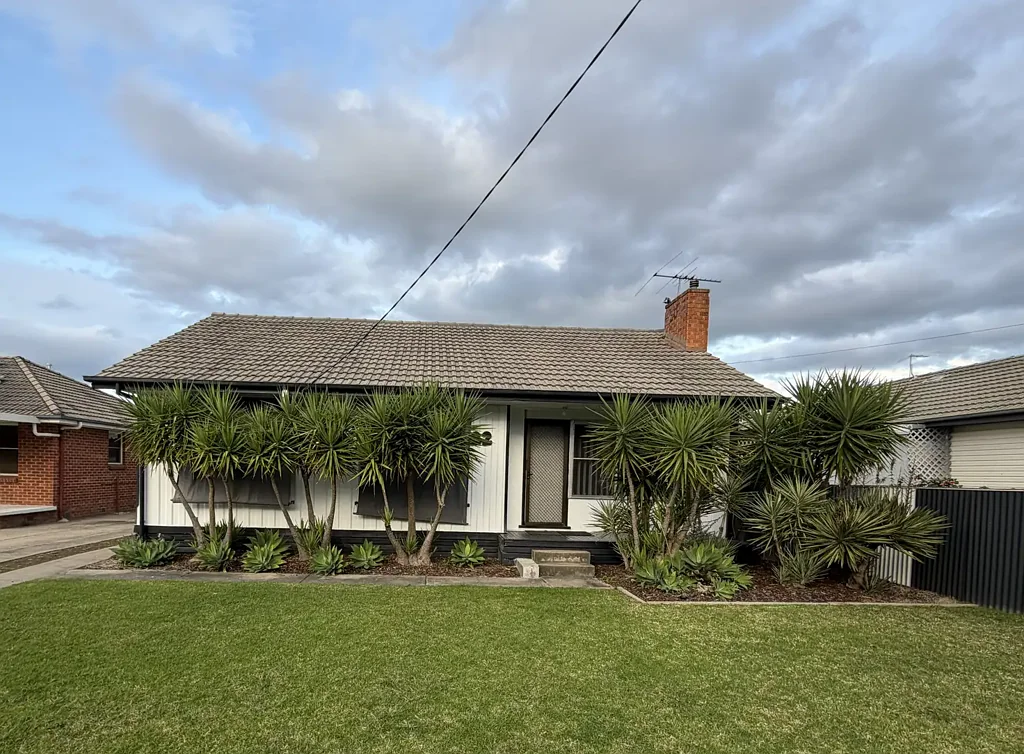 Cosy Home with Large Yard