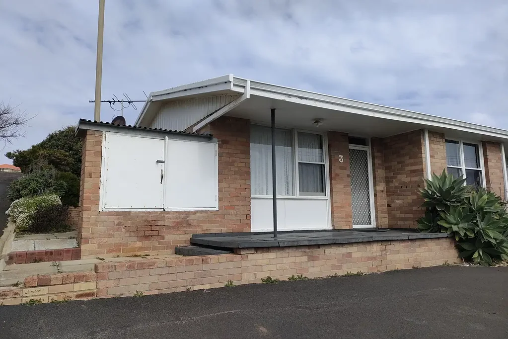 LOCK & LEAVE UNIT WITH OCEAN VIEWS