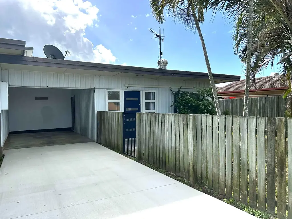Renovated 2-Bedroom Unit in Quiet Svensson Heights