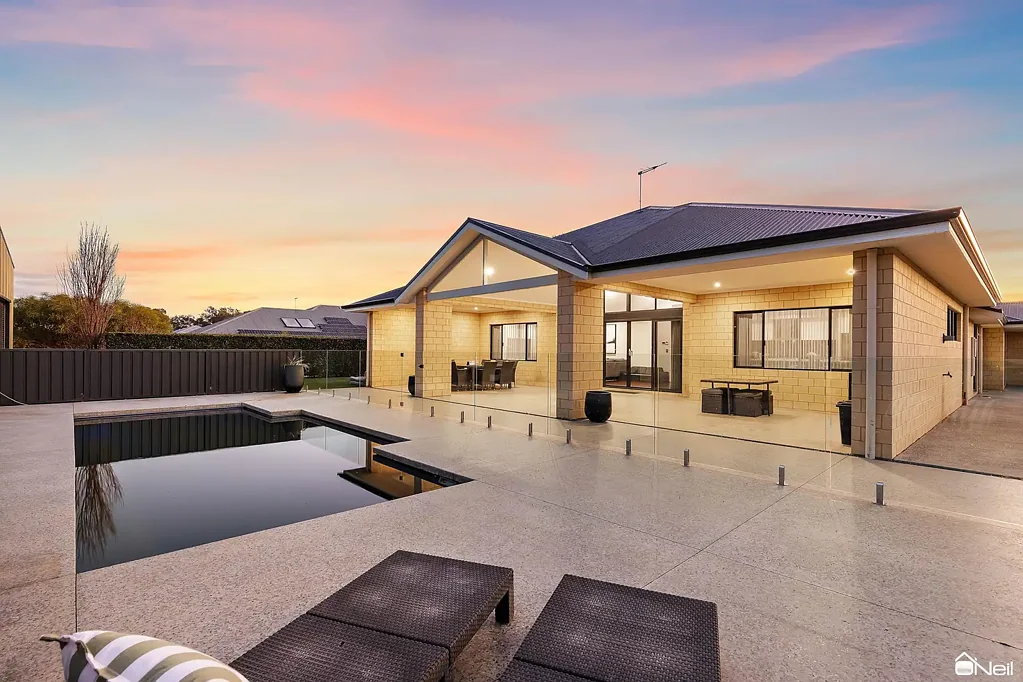 Darling Downs 4Phòng ngủ UNDER OFFER BY TRAVIS GROGAN
