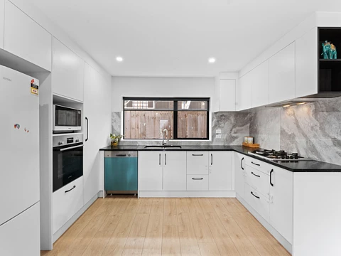 Pakuranga Heights 3房  Present All Offers! Motivated Vendor Relocating!