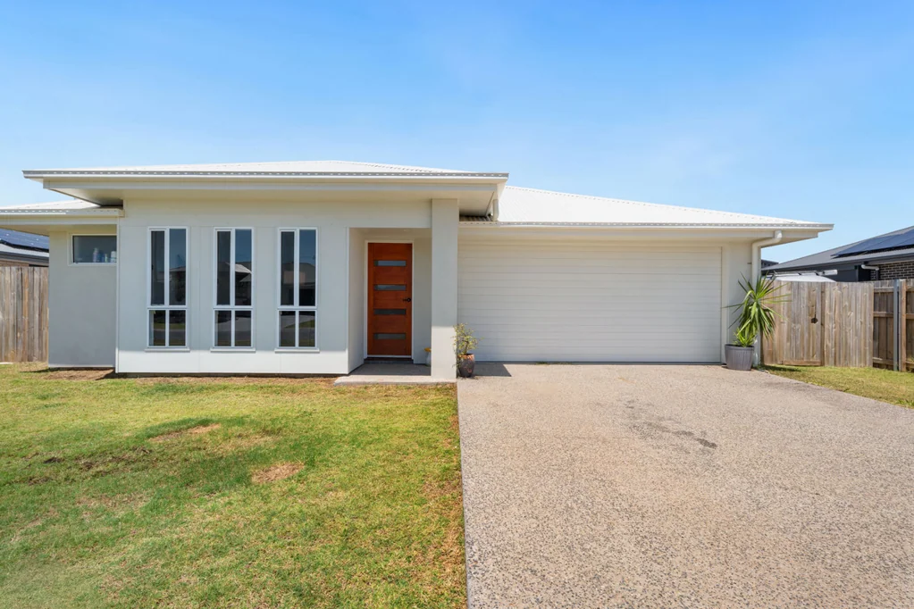 4 Waterside Way, Eli Waters, QLD 4655