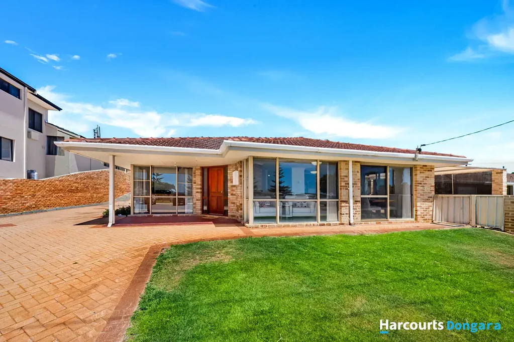 Port Denison 3 Bedroom Simply Stellar Marina-Front Living