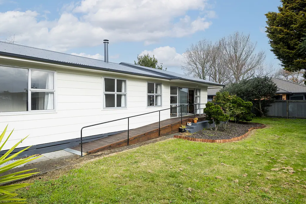Riverdale 4Moenga Private family home with four bedrooms plus