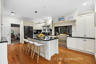 4 Glengariff Drive, Floreat, WA 6014, 3房, 2浴, House
