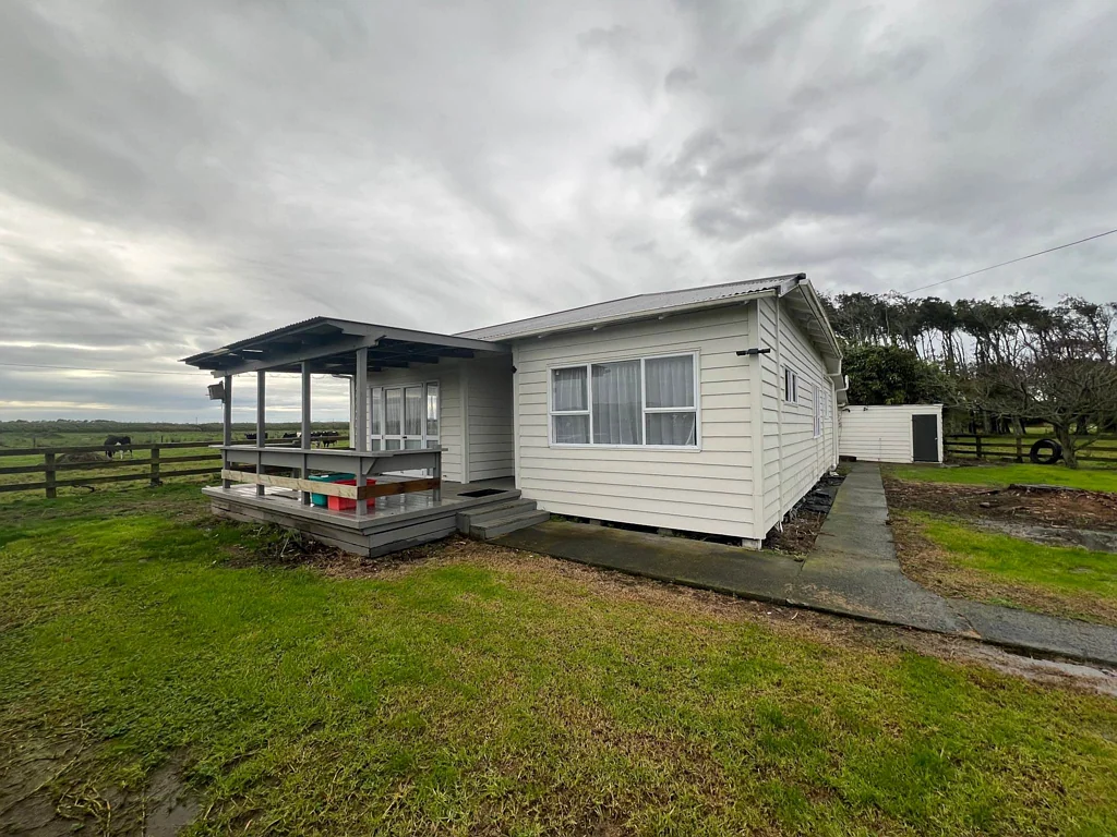 Escape to the Country: Charming 3-Bedroom Farm...