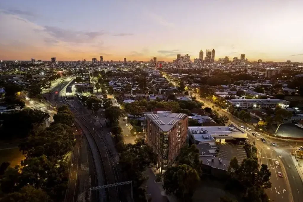 Mount Lawley 3房  CORNER APARTMENT ON SUB-PENTHOUSE LEVEL