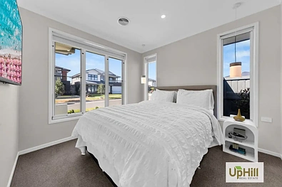 8 Salers Rd, Clyde North, VIC 3978, 3房, 2浴, House